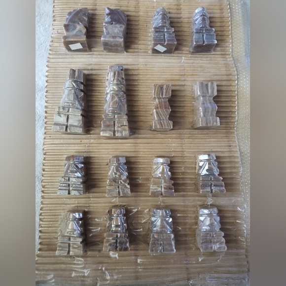 Vintage 32 Piece Aztec Chess Set Carved Stone Quartz White & Tan/Brown - Picture 1 of 5